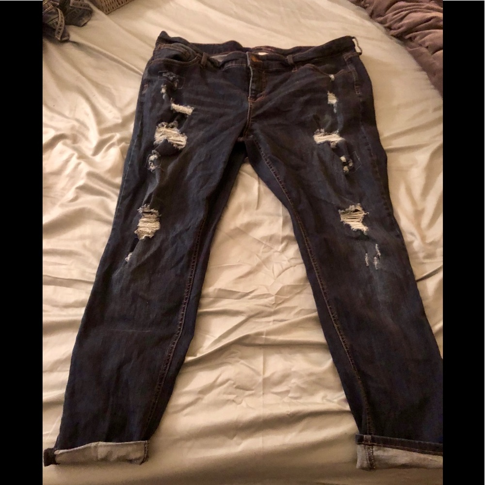 Distressed Maurices boyfriend jeans size 20